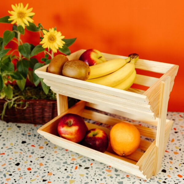 Drewniany stojak piętrowy na owoce i warzywa