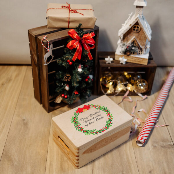 Świąteczne drewniane pudełko z rączkami, personalizowane, 30 x 20 x 14 cm